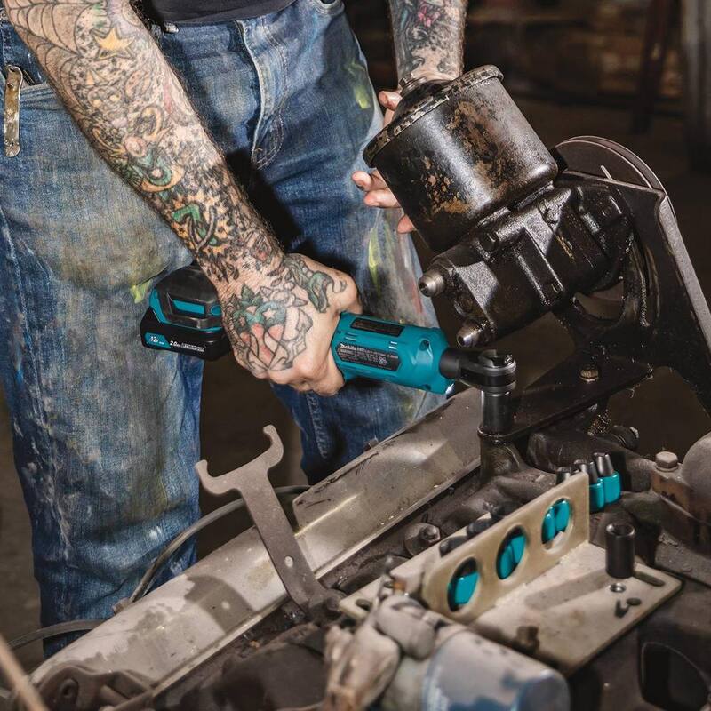 Kit de trinquete inalámbrico de iones de litio Makita 12V max CXT 2.0 Ah 3/8 pulg./1/4 pulg. Sq. Drive - RW01R1