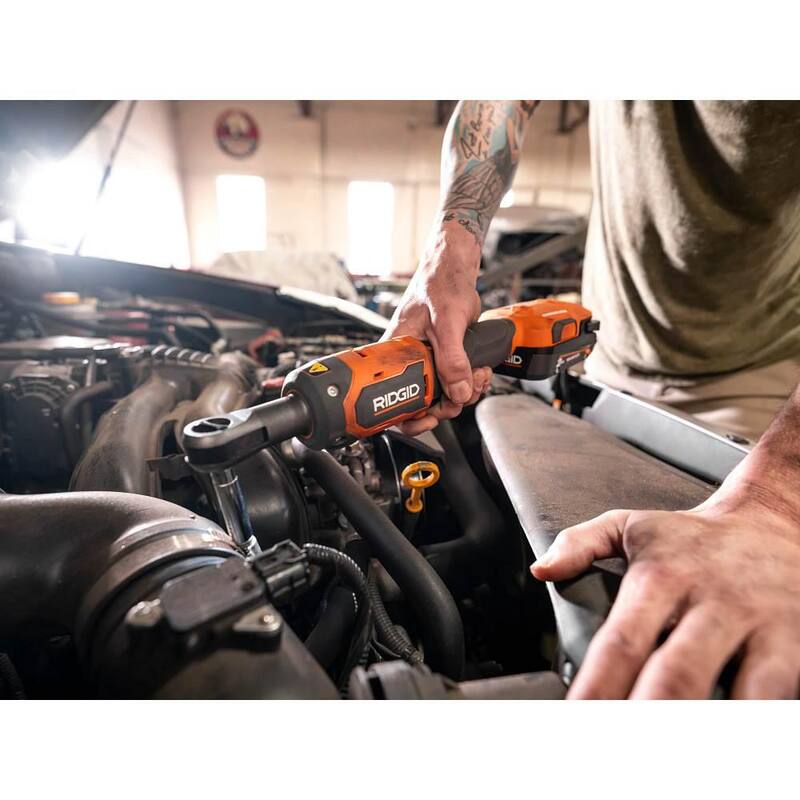 Llave de trinquete inalámbrica de 1/4 de pulgada RIDGID 18V Brushless con batería de iones de litio de 2.0 Ah - R866010B-AC8400802