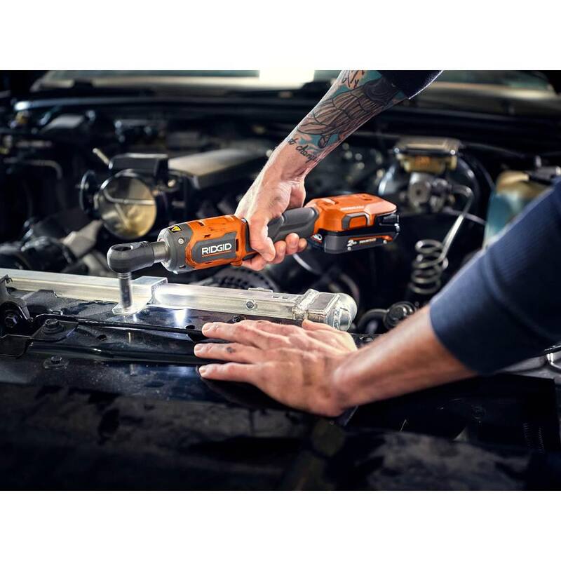 Llave de trinquete inalámbrica de 1/4 de pulgada RIDGID 18V Brushless con batería de iones de litio de 2.0 Ah - R866010B-AC8400802