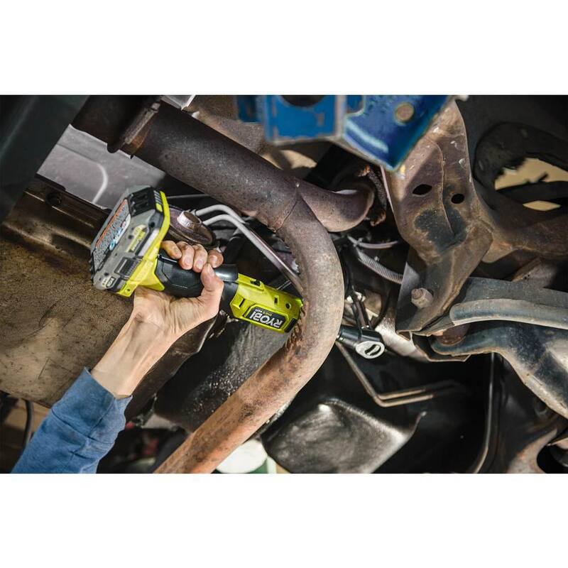 
RYOBI ONE+ 18V Llave de trinquete inalámbrica sin escobillas de 3/8 pulgadas con alcance extendido con (1) batería de 2.0 Ah y cargador - PBLRC25K1