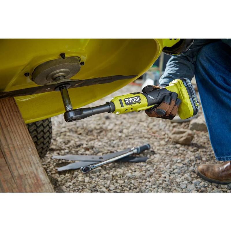 
RYOBI ONE+ 18V Llave de trinquete inalámbrica sin escobillas de 3/8 pulgadas con alcance extendido con (1) batería de 2.0 Ah y cargador - PBLRC25K1