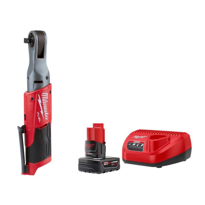 Milwaukee M12 FUEL 12V Lithium-Ion Brushless 3/8 in. Llave de trinquete inalámbrica con paquete de batería XC de 4.0 Ah y kit de inicio de cargador - 2557-20-48-59-2440