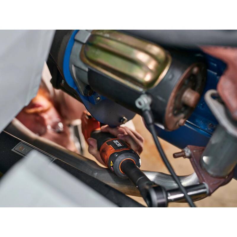 Llave de trinquete extendido inalámbrico sin escobillas de 3/8 pulg. RIDGID 18V con batería de iones de litio de 2.0 Ah GRATIS - R866021B-AC8400802