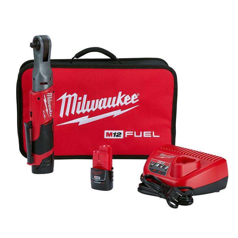 Juego de trinquete inalámbrico Milwaukee M12 FUEL 12V Li-Ion sin escobillas de 3/8 pulgadas con (2) baterías de 2.0Ah, cargador y bolsa de herramientas y batería de 5.0 Ah - 2557-22-48-11-2450