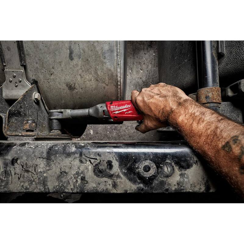 Kit de trinquete extendido inalámbrico Milwaukee M12 FUEL 12V de iones de litio sin escobillas de 3/8 pulg. con juego de llaves de trinquete métricas - 2560-21-48-22-9516