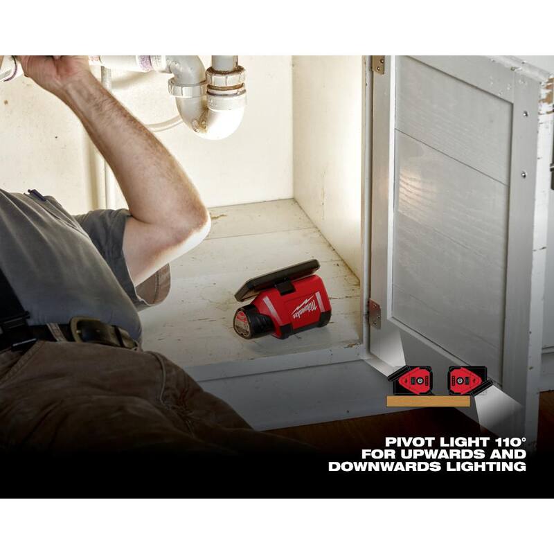 Llave de trinquete inalámbrica de 3/8 pulg. Milwaukee M12 12V de iones de litio con luz de inundación M12 Rover - 2457-20-2367-20
