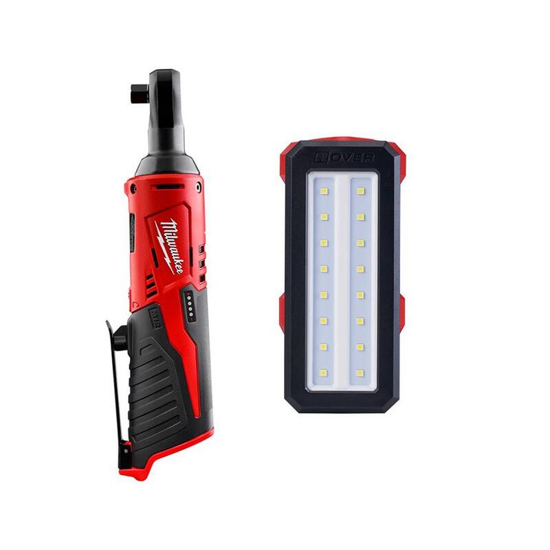 Llave de trinquete inalámbrica de 3/8 pulg. Milwaukee M12 12V de iones de litio con luz de inundación M12 Rover - 2457-20-2367-20