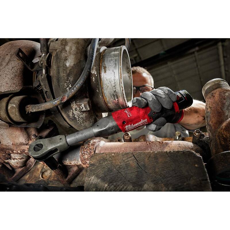 Milwaukee M12 FUEL 12V Lithium-Ion Brushless Ratchet y Ratchet con Alcance Extendido 3/8 pulg. Inalámbrico (Herramienta solamente) con Botas Protectoras - 2557-20-2560-20-49-16-2557-49-16-2560