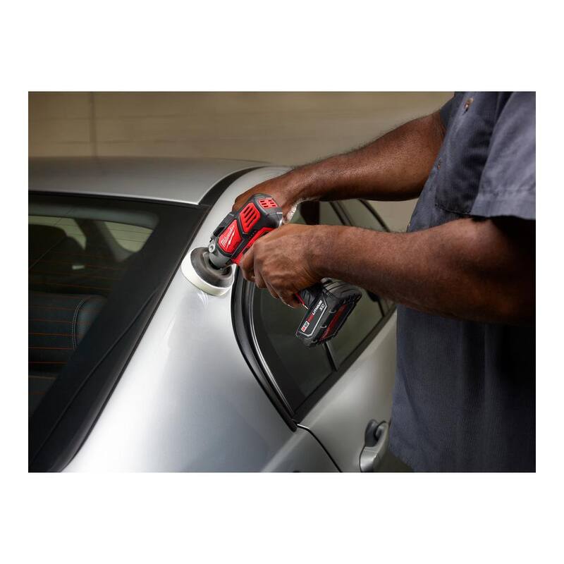 Milwaukee M12 12V Llave de trinquete inalámbrica de 3/8 de pulgada con pulidora/lijadora de velocidad variable M12 y paquete de batería XC de 6.0 Ah - 2457-20-2438-20-48-11-2460