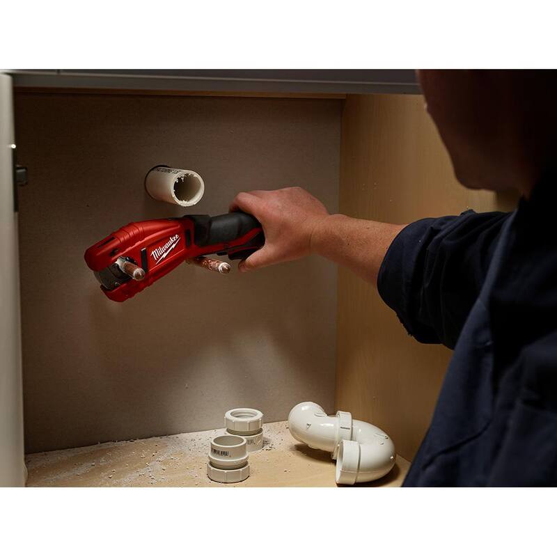 Milwaukee M12 12-Volt Lithium-Ion 3/8 in. Ratchet (solo herramienta) y M12 Cortador de tubos de cobre (solo herramienta) con kit de inicio M12 - 2457-20-2471-20-48-59-2420