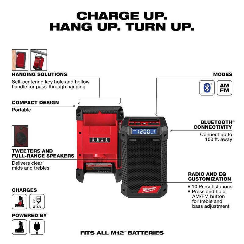 Llave de trinquetes inalámbrica sin escobillas Milwaukee M12 FUEL de 12V de 3/8 pulgadas con kit de radio de obra AM/FM con Bluetooth M12 y cargador - 2557-22-2951-20