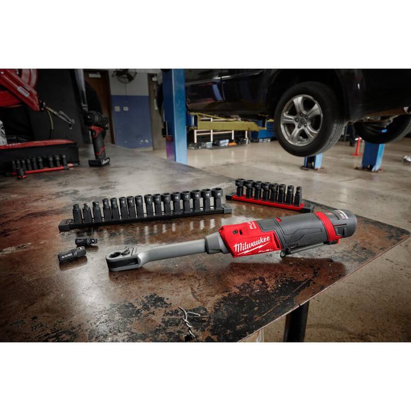 Milwaukee M12 FUEL INSIDER 12V Kit de trinquete de caja de alcance extendido inalámbrico sin escobillas de 1/4in-3/8in de iones de litio con batería M12 de 2.5 Ah - 3050-21-48-11-2425
