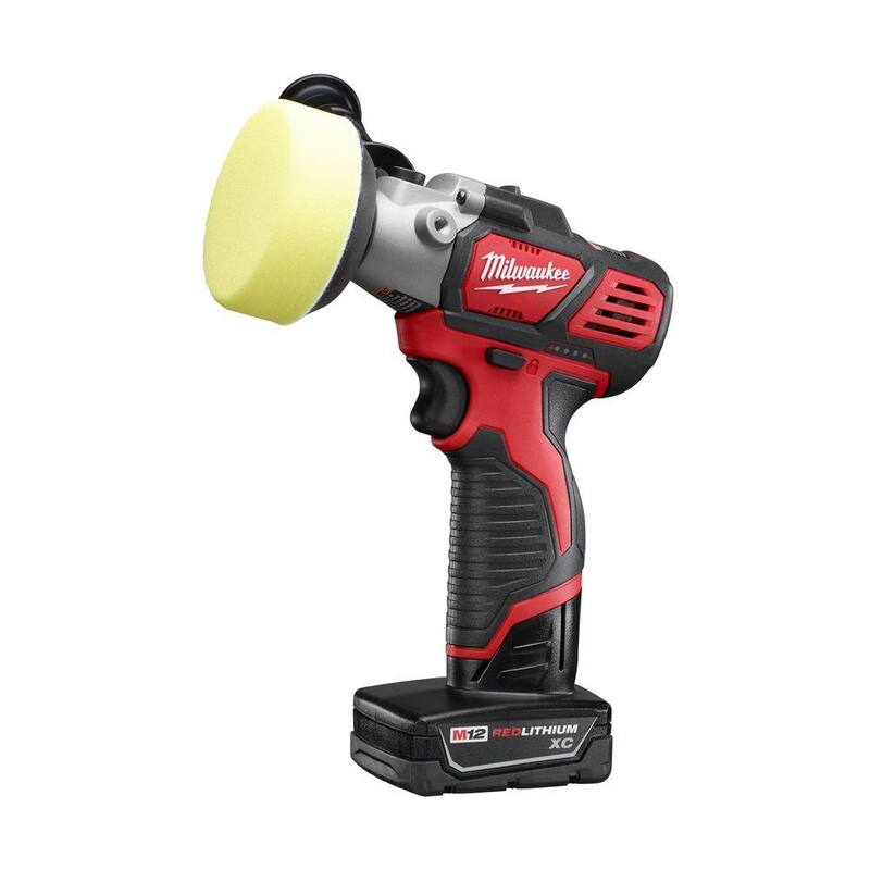 Milwaukee M12 12V Lithium-Ion Pulidora/Lijadora inalámbrica de velocidad variable Kit con (2) baterías M12, accesorios, cargador y bolsa de herramientas - 2438-22X