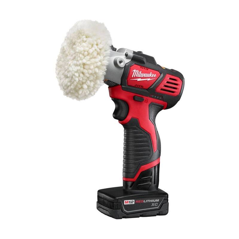 Milwaukee M12 12V Lithium-Ion Pulidora/Lijadora inalámbrica de velocidad variable Kit con (2) baterías M12, accesorios, cargador y bolsa de herramientas - 2438-22X