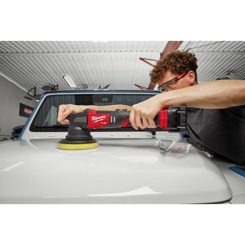 Pulidora DA sin escobillas inalámbrica Milwaukee M18 FUEL de 18 voltios con batería de alta capacidad de 6.0 Ah - 2685-20-48-11-1865