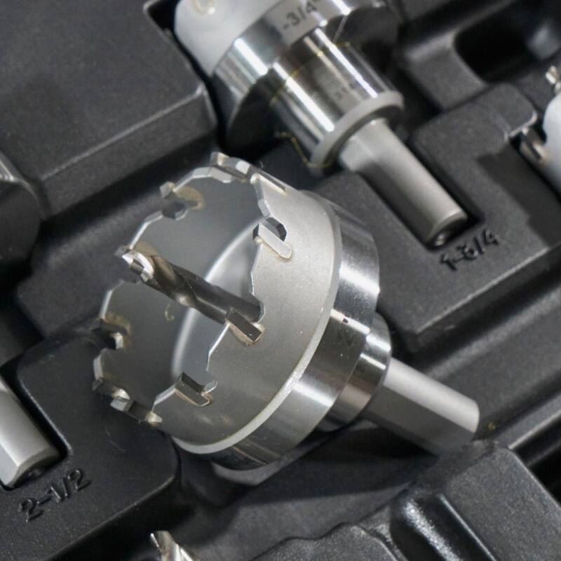 Set de cortadores de agujeros de carburo para electricistas maestros de 8 piezas de Klein Tools - 31873