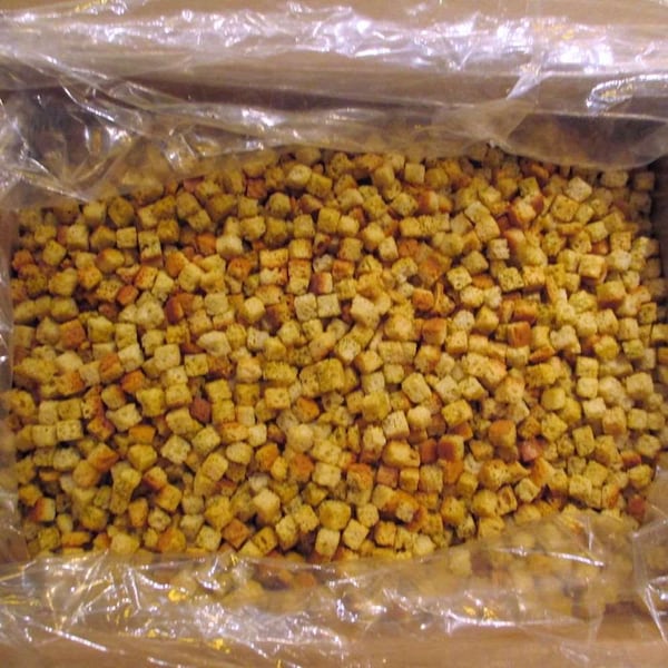 Burry Burry Seasoned Regular Cut 1/2x1/2x1/2 Bulk Crouton 160 oz. - 94422