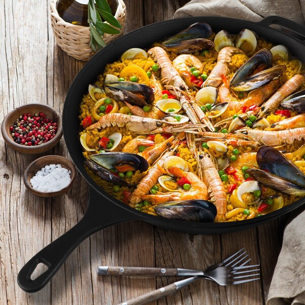 Commercial Chef 15-inch Pre-seasoned Cast Iron Skillet - CHFS1500
