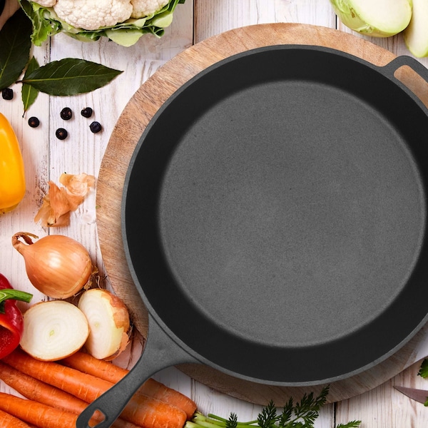 Commercial Chef 15-inch Pre-seasoned Cast Iron Skillet - CHFS1500