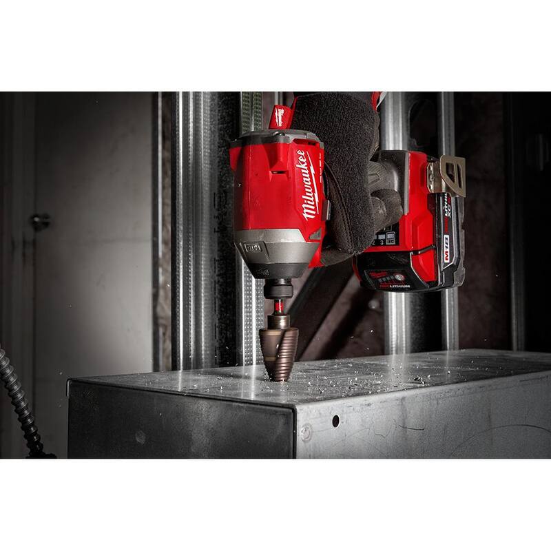 Kit de brocas escalonadas de titanio Milwaukee SHOCKWAVE Impact Duty (3 piezas) con adaptador de taladro de ángulo recto - 48-89-9257-48-32-2390