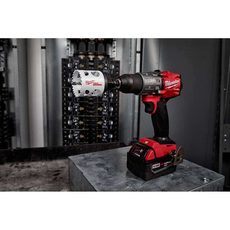 Kit de sierra de perforación bimetálica Milwaukee Hole Dozer con SWITCHBLADE y juego de brocas autotejeadoras para plomeros (12 piezas) - 49-22-4038-49-22-5100