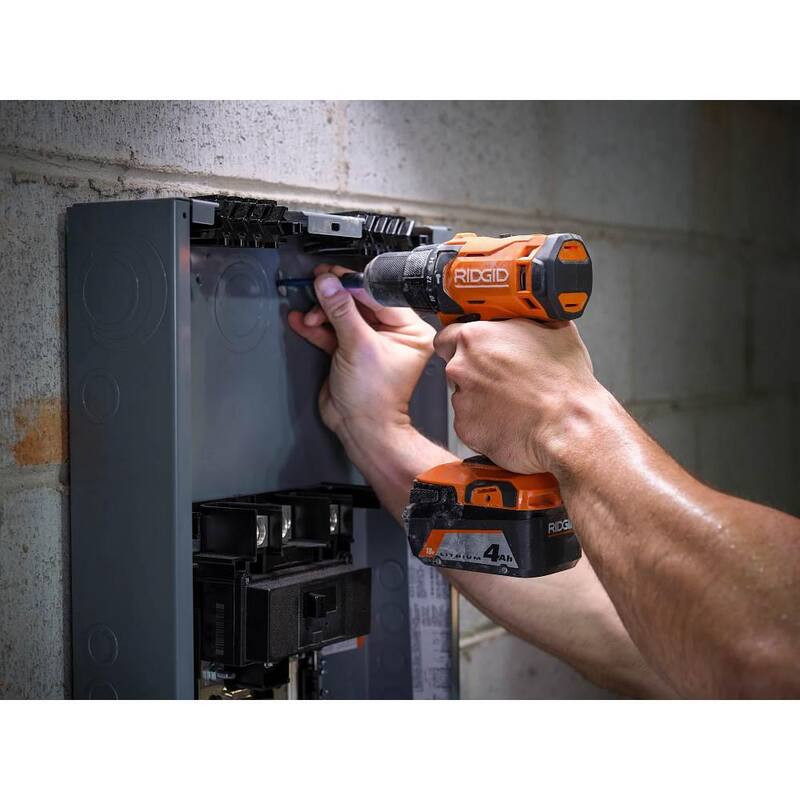 Kit de inicio de baterías de iones de litio RIDGID 18V (2) 4.0 Ah con cargador y bolsa - AC93044SBN