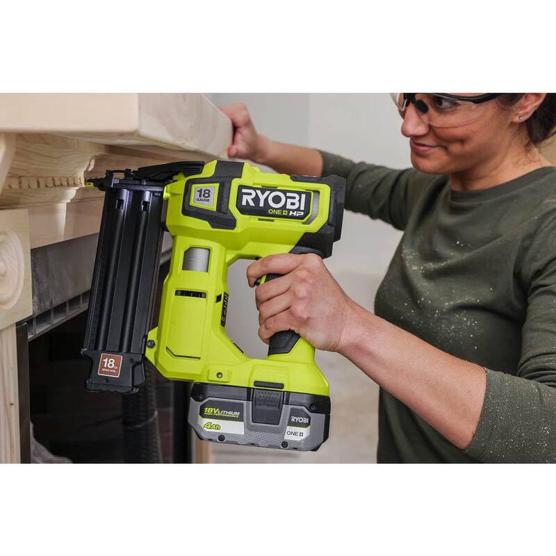 RYOBI ONE+ 18V Lithium-Ion HIGH PERFORMANCE Starter Kit con batería de 2.0 Ah, (2) baterías de 4.0 Ah y cargador - PSK108SB