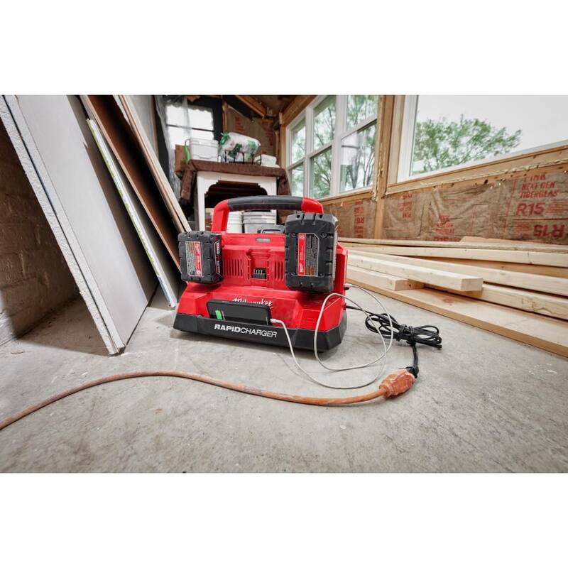 Cargador rápido PACKOUT de 6 puertos Milwaukee M18 18V de ion de litio - 48-59-1809