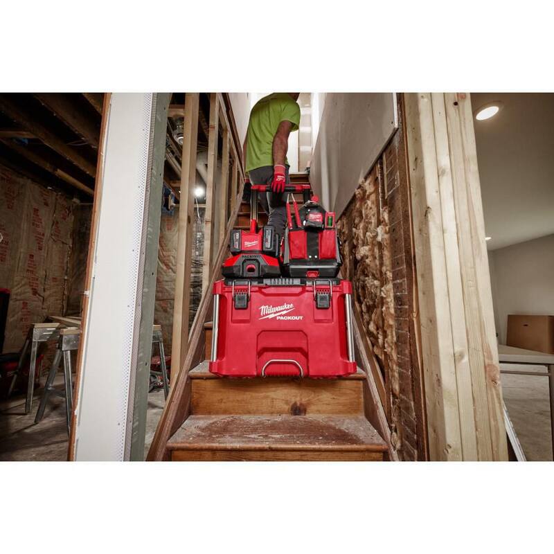 Cargador rápido PACKOUT de 6 puertos Milwaukee M18 18V de ion de litio con batería de 5.0 Ah - 48-59-1809-48-11-1850