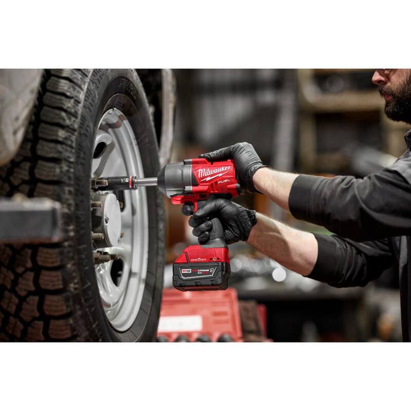 Paquete de batería de capacidad extendida Milwaukee M18 de 18 voltios y 5.0 Ah de iones de litio resistente - 48-11-1850R