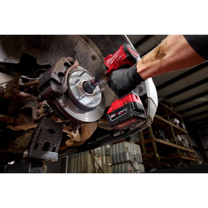Paquete de batería de capacidad extendida Milwaukee M18 de 18 voltios y 5.0 Ah de iones de litio resistente - 48-11-1850R