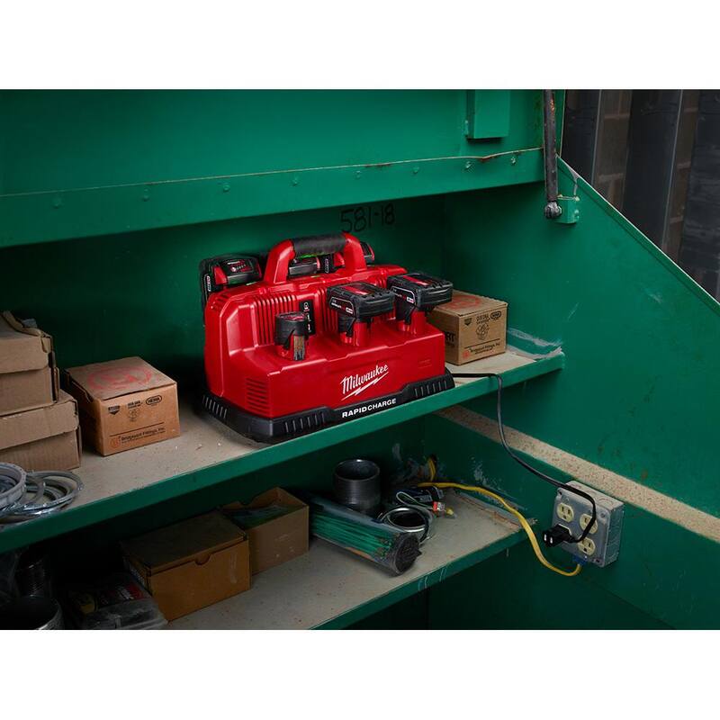 Cargador de baterías secuencial rápido de 6 puertos de voltaje múltiple de 12 voltios/18 voltios de  Milwaukee M12 y M18 (3 puertos M12 y 3 puertos M18) - 48-59-1807