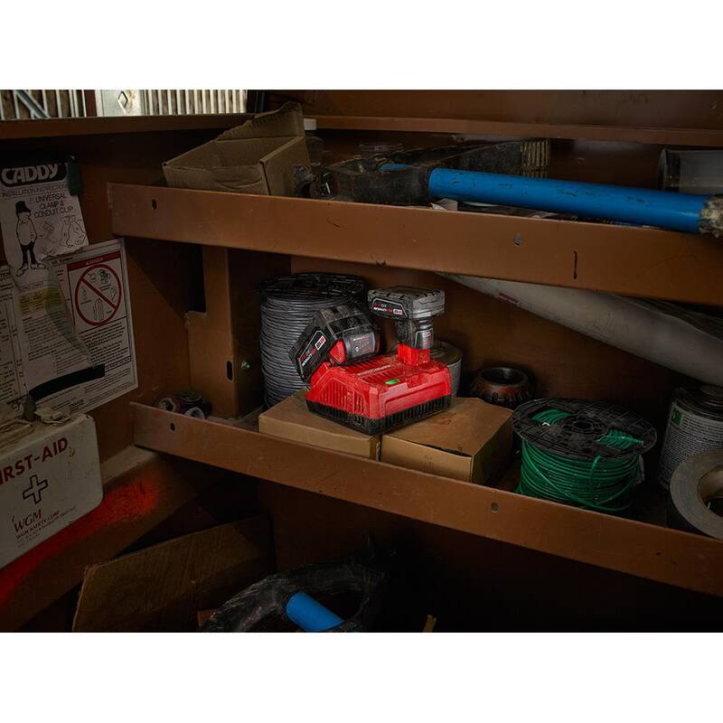 Cargador rápido de baterías multi voltaje de 12 y 18 voltios de iones de litio Milwaukee M12 y M18 - 48-59-1808