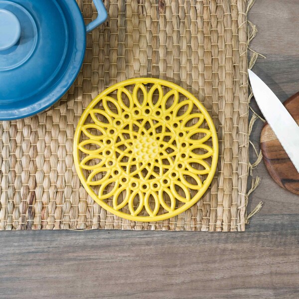 Hds Trading Sunflower Heavy Weight Cast Iron Trivet, Yellow - ZOR96057