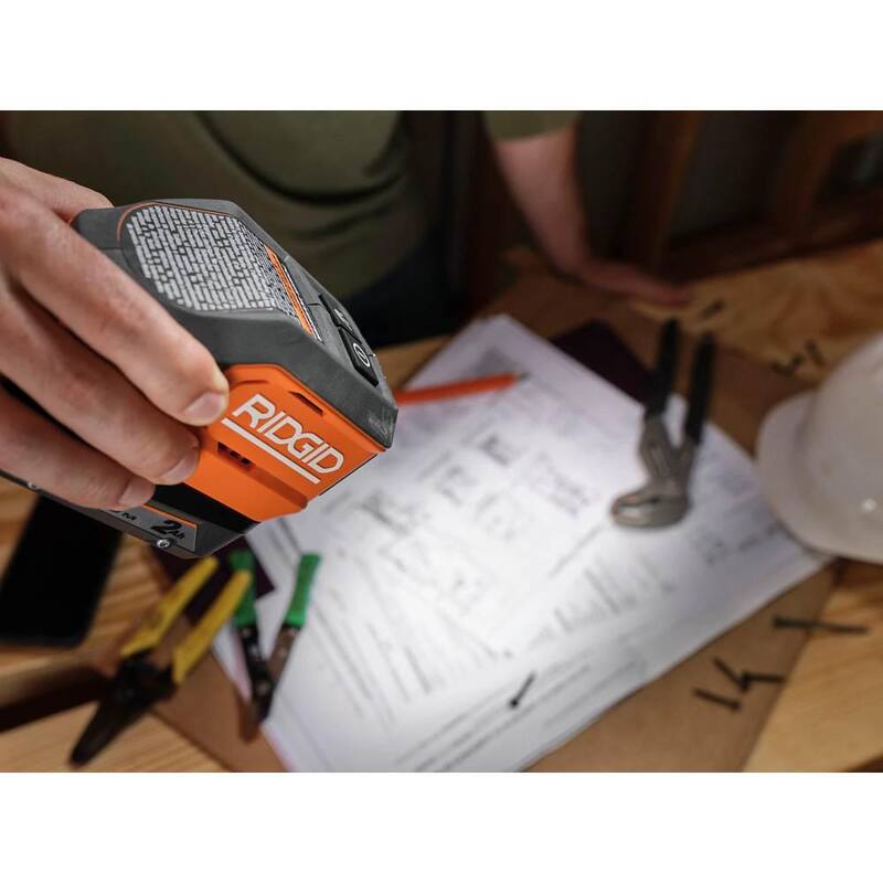 Kit inversor de energía sin cable de 18V RIDGID con batería de iones de litio de 2.0 Ah y cargador - AC86097KSB