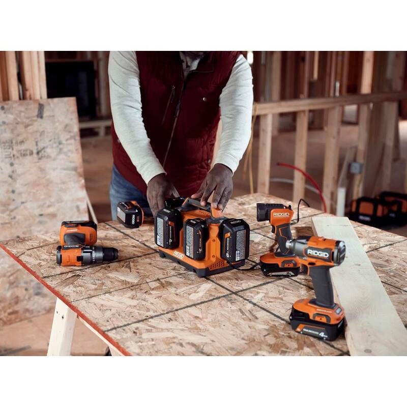 Cargador secuencial de 6 puertos RIDGID de 18V con batería de iones de litio de 4.0 Ah (paquete de 2) - AC86096-AC87004P