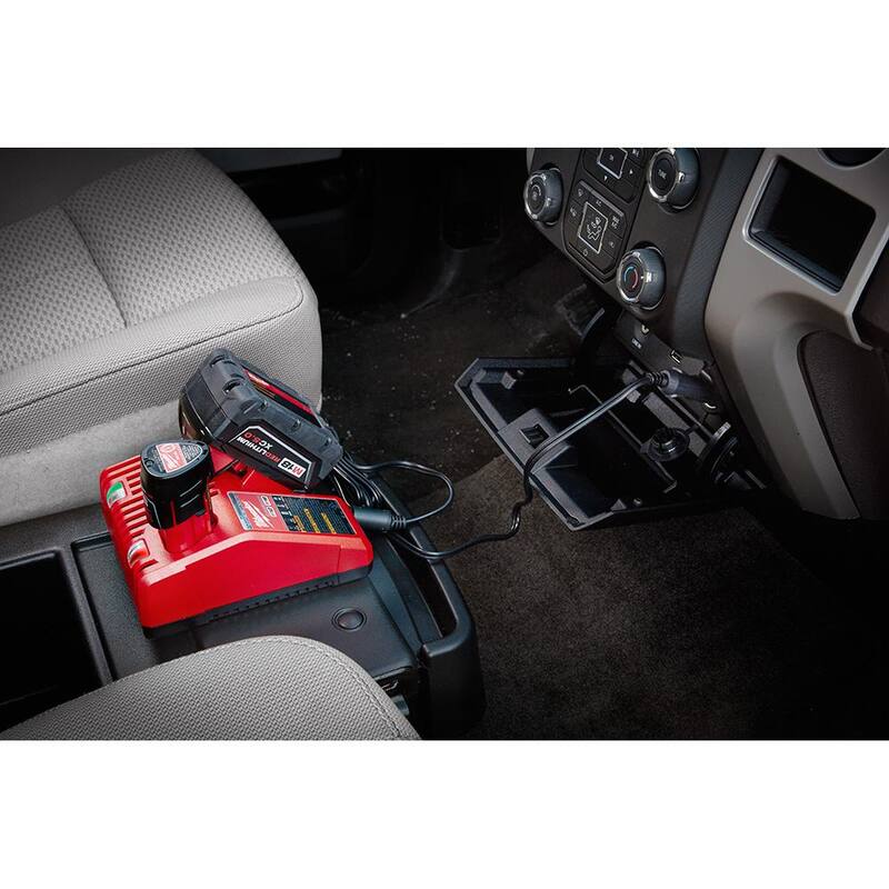 Milwaukee M12 y M18 12-Volt/18-Volt Cargador de batería de vehículo de CC de litio multi-voltaje de 12V - 48-59-1810