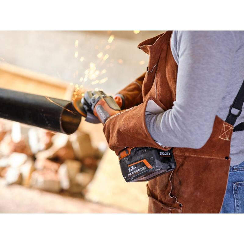 Batería de litio RIDGID 18V 12.0 Ah MAX Output EXP con Kit de 18V (2) 4.0 Ah Baterías y Cargador - AC93044SBN-AC840120