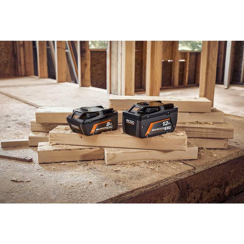 Batería de litio RIDGID 18V 12.0 Ah MAX Output EXP con Cargador Rápido 18V Gratis - AC840120-AC86098