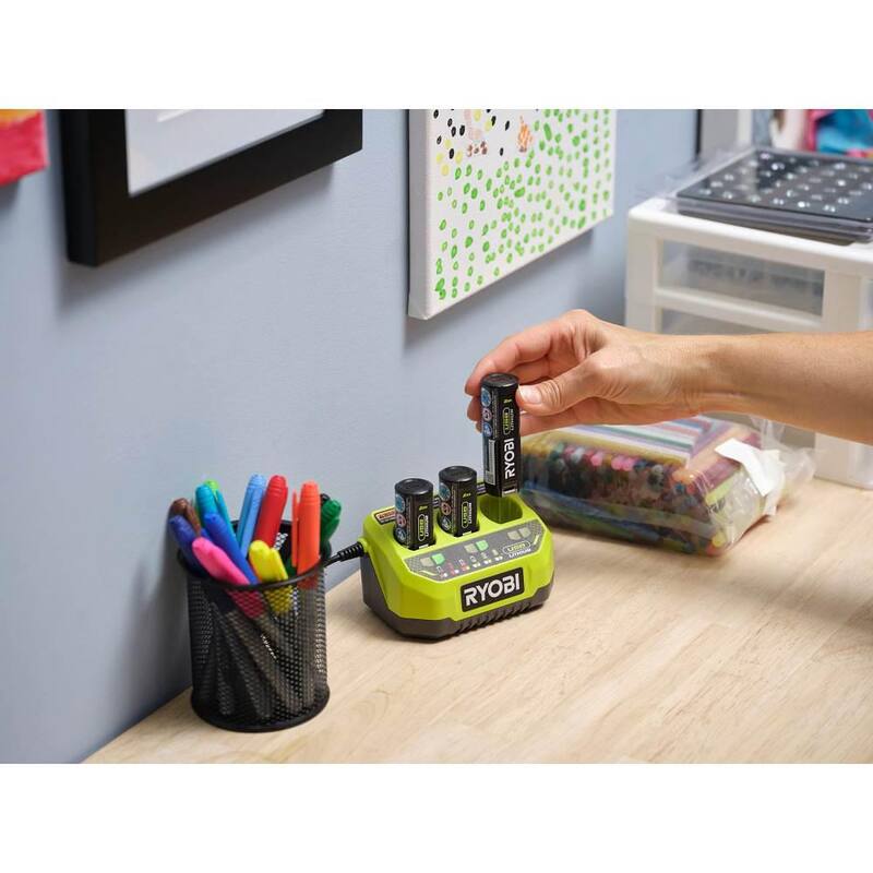Cargador de puerto USB con batería recargable de iones de litio de 3.0 Ah - FVCH01-FVB03 de RYOBI