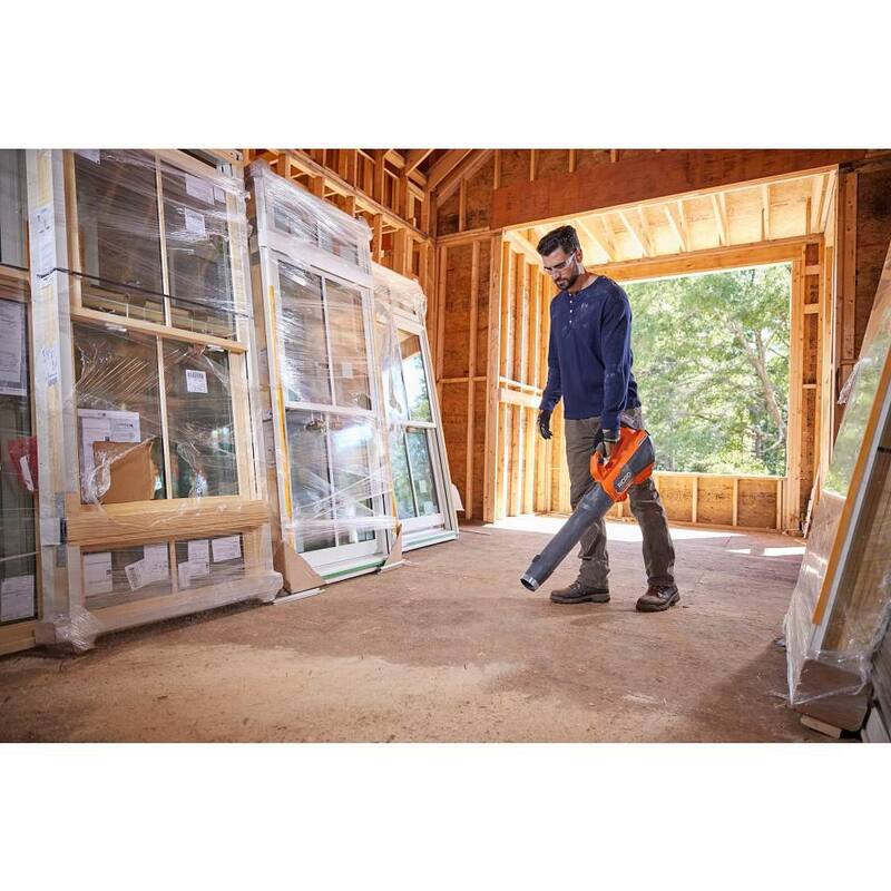 Soplador inalámbrico RIDGID 18V sin escobillas en kit con batería de iones de litio EXP de 8.0 Ah MAX Output - R01601BVNM-AC840080