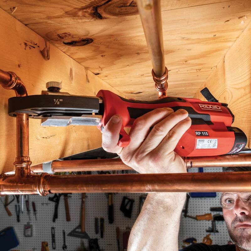 Batería recargable de iones de litio avanzada de 12 voltios y 2.5 amperios de RIDGID para herramientas de prensado RP 115, RP 241, RP 240 y PEX-One - 55183