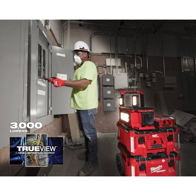 Milwaukee M18 Linterna LED de 3000 lúmenes con cargador incorporado y batería de 5.0 Ah - 2357-20-48-11-1850