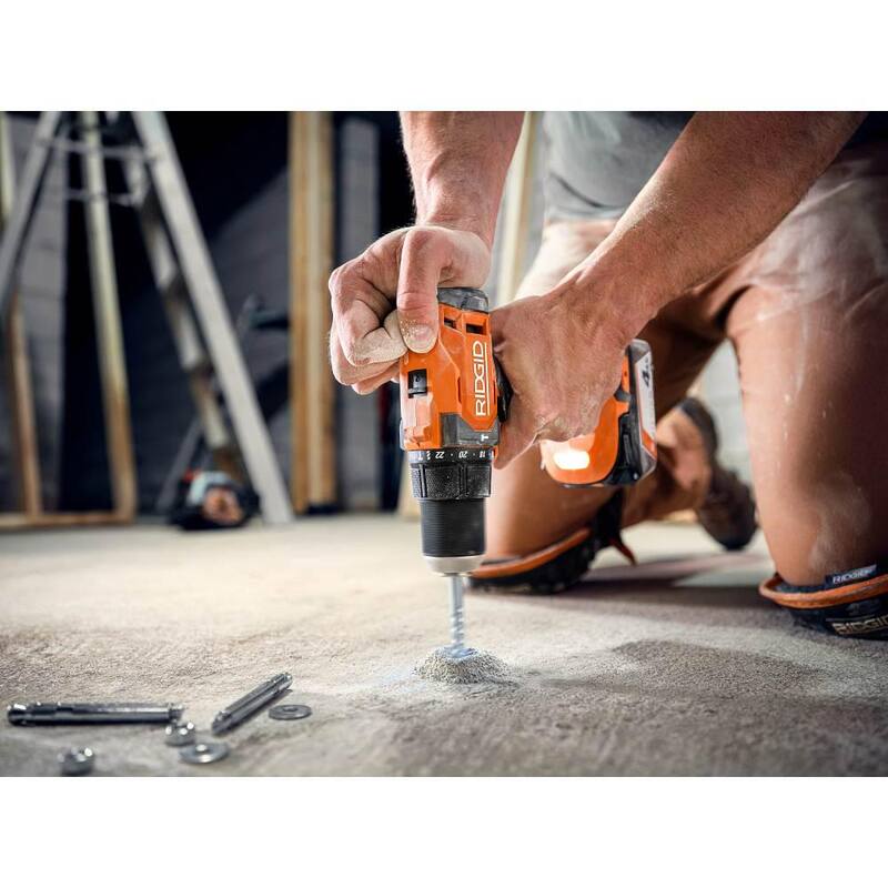 RIDGID 18V Litio-Ion (1) Batería de 4.0 Ah, (1) Batería de 2.0 Ah y Cargador de 18V - AC87024SB2