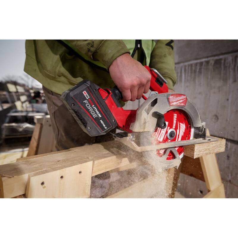 Kit de Inicio Milwaukee M18 18-Volt Lithium-Ion REDLITHIUM FORGE con Batería de 12.0Ah y Cargador Rápido - 48-59-1300