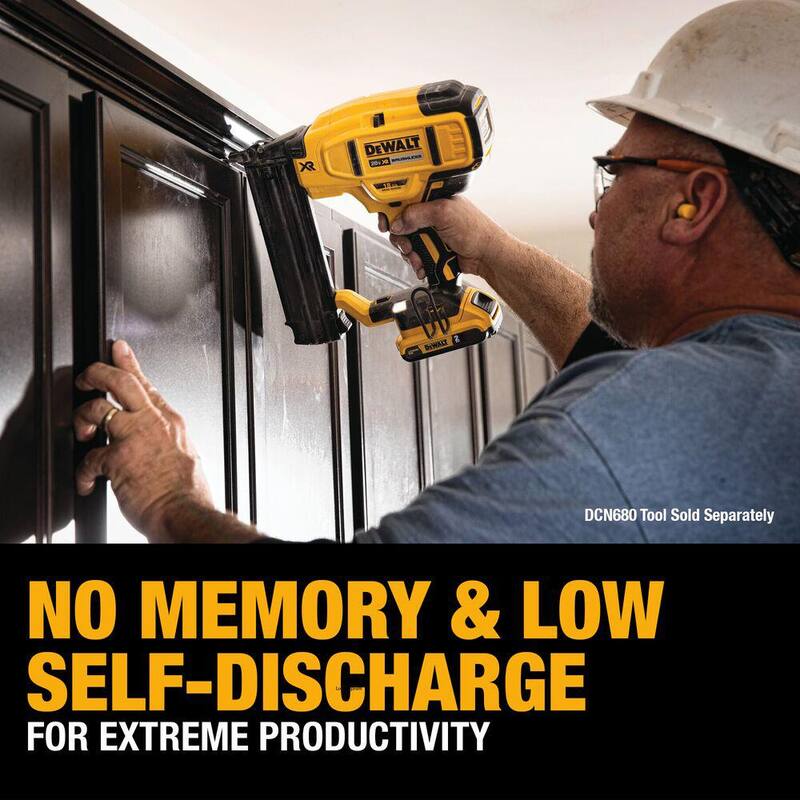Paquete de baterías compactas DEWALT 20V MAX de iones de litio con capacidad de 2.0Ah (paquete de 3) - DCB203-3
