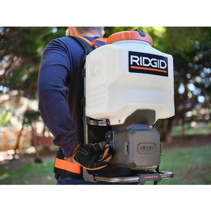 Kit de Pulverizador de Mochila Inalámbrico RIDGID 18V de 4 galones con baterías de iones de litio de salida máxima de 6.0 Ah (2 unidades) - R01501BVNM-AC840060PN