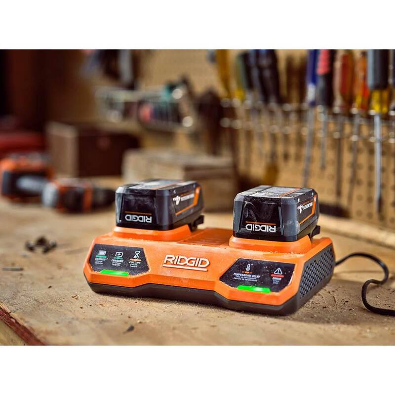 Cargador Dual Port Simultáneo de 18V RIDGID con Batería de 2.0 Ah - AC86095-AC8400802