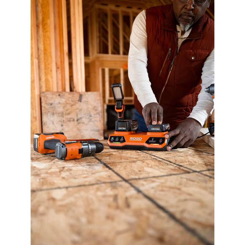 Cargador Dual Port Simultáneo de 18V RIDGID con Batería de 2.0 Ah - AC86095-AC8400802