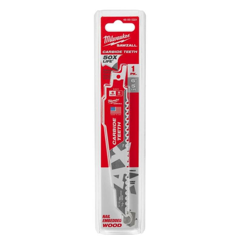 Hoja de sierra alternativa Milwaukee de 6 pulgadas con 5 dientes por pulgada AX de carburo para cortar madera con clavos incrustados en demolición (paquete de 1) - 48-00-5221